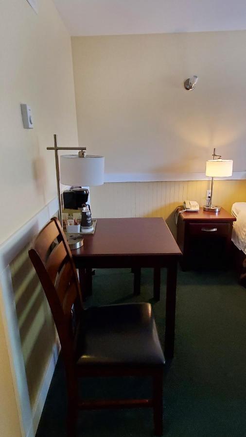 Comox Valley Inn & Suites Courtenay Ngoại thất bức ảnh